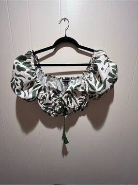 PrettyLittleThing White & Green Puff-Sleeve Cropped Blouse